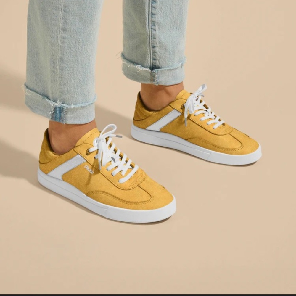 OluKai Woman’s Haupu Sneaker Size 10